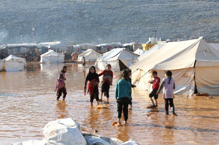 Türkiye Diyanet Vakfı, Suriye’de yetim kamplarındaki bin 500 çocuğun ihtiyacını karşılıyor