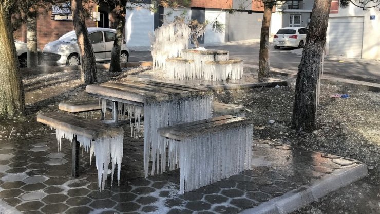 Buzla kaplanan parktan eşsiz görüntüler