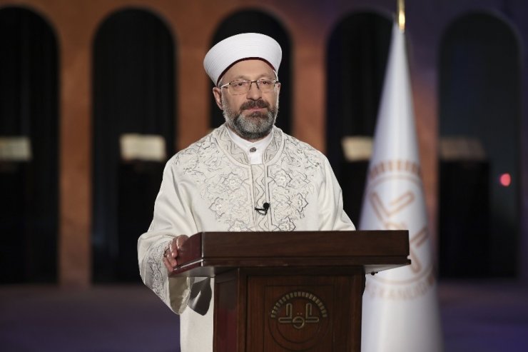 Diyanet İşleri Başkanı Erbaş: “Bu gece, manevi diriliş ve ahlaki yükselişimiz için önemli bir fırsattır”