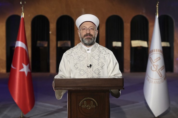 Diyanet İşleri Başkanı Erbaş: “Bu gece, manevi diriliş ve ahlaki yükselişimiz için önemli bir fırsattır”