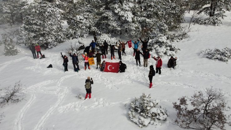 Doğa aktivistler kar kış dinlemeden çalışıyorlar