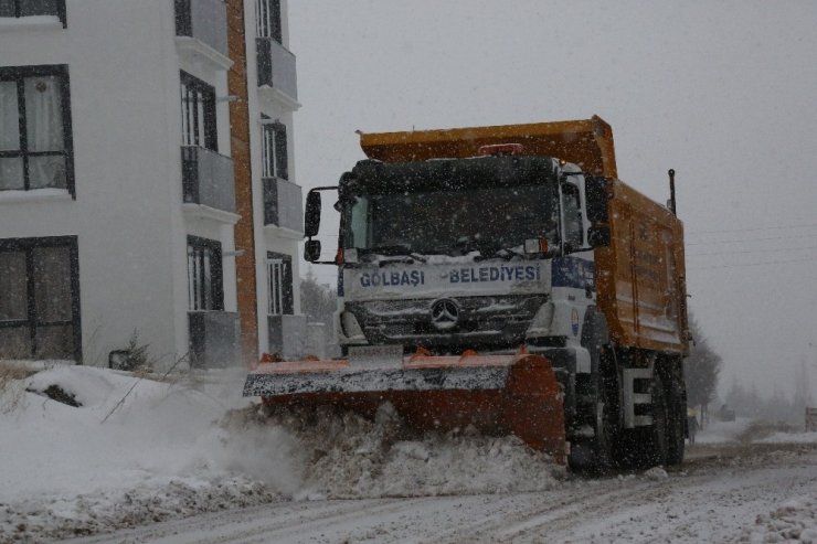 Gölbaşı Belediyesi karla mücadelede bin 500 ton tuz kullandı