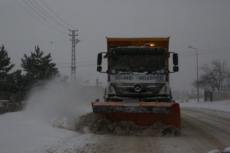 Gölbaşı Belediyesi karla mücadelede bin 500 ton tuz kullandı