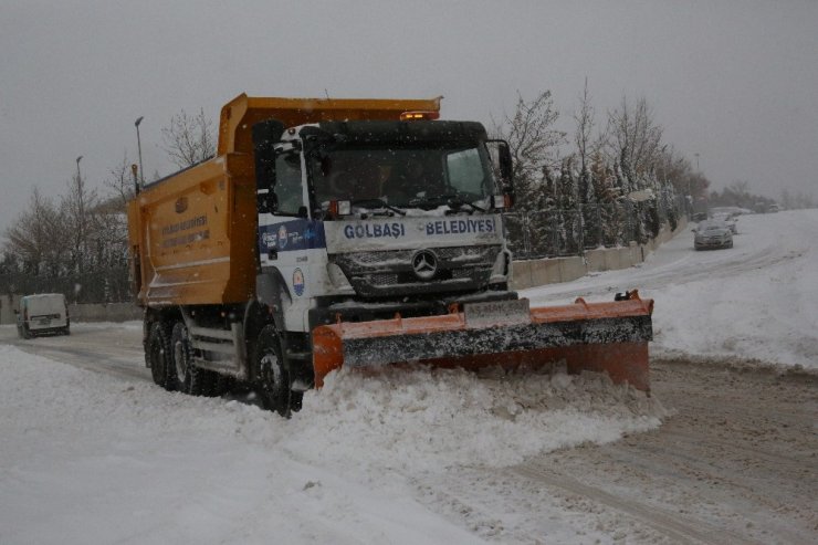 Gölbaşı Belediyesi karla mücadelede bin 500 ton tuz kullandı