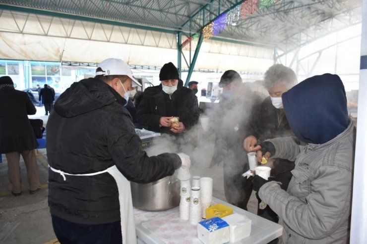 İnönü Belediyesi soğuk kış gününü sıcak çorba ile ısıttı