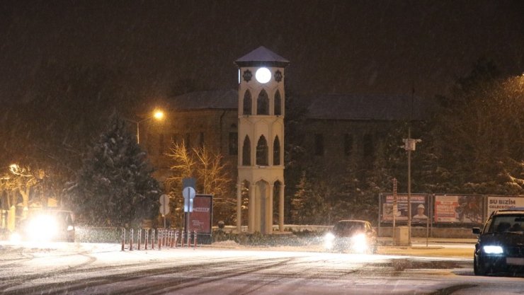 Aksaray’da kar yağışı etkisini sürdürüyor