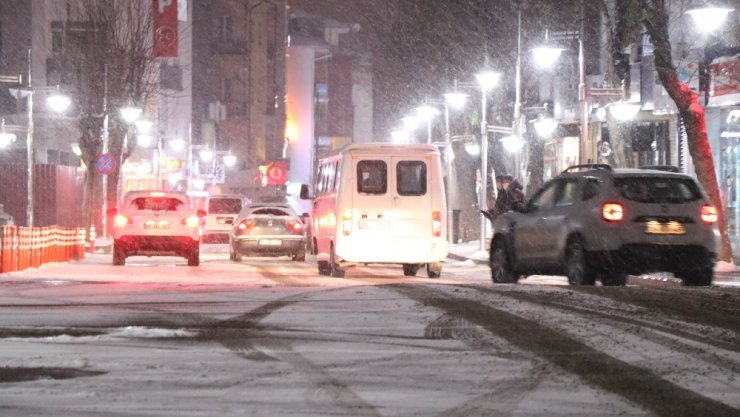 Aksaray’da kar yağışı etkisini sürdürüyor