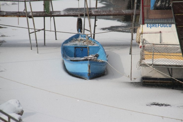 Beyşehir Gölü’nde kartpostallık kar manzaraları