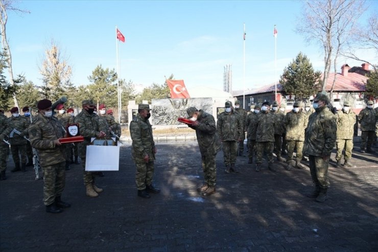 Azerbaycanlı askerler törenle ülkesine uğurlandı