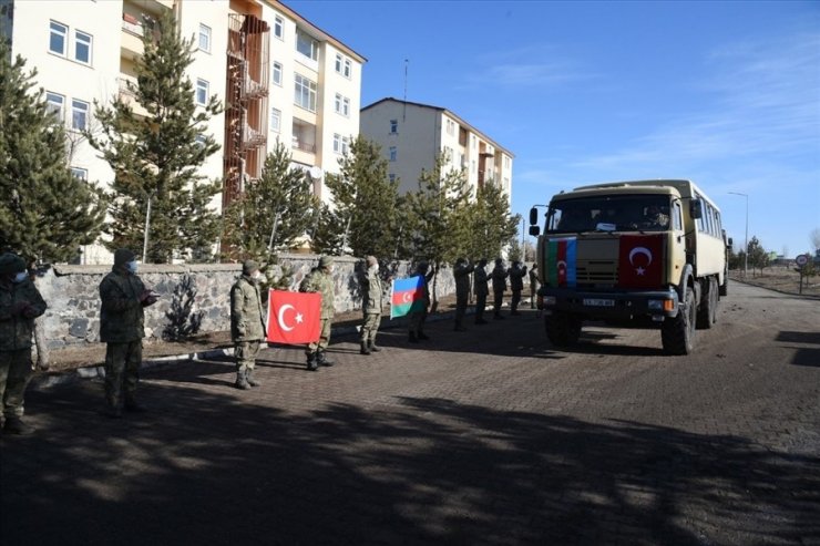 Azerbaycanlı askerler törenle ülkesine uğurlandı