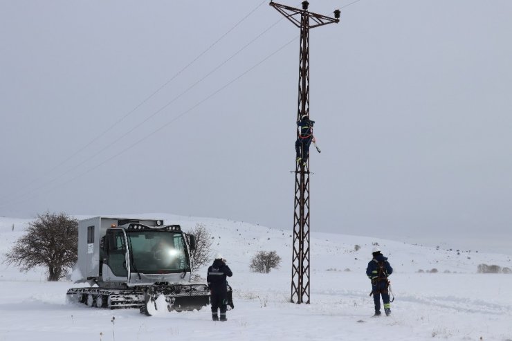 Enerji timlerini dondurucu soğuk ve kar durduramıyor