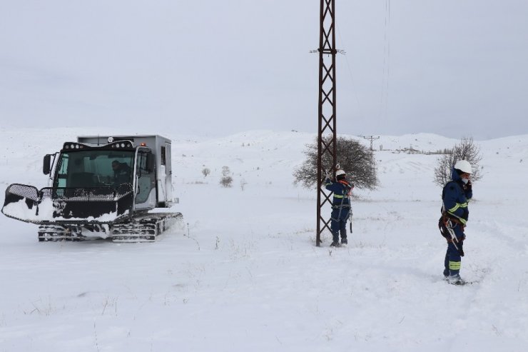 Enerji timlerini dondurucu soğuk ve kar durduramıyor