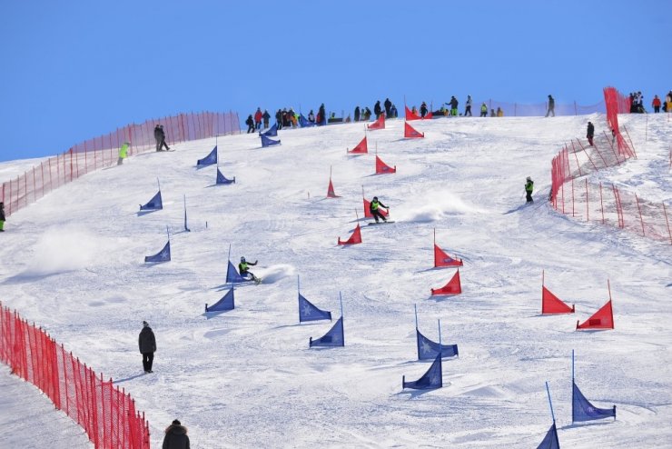 Erciyes’te Snowboard Rüzgarı