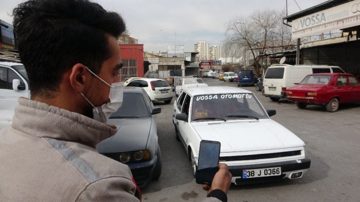 Geliştirdiği sistemle koca arabayla oyuncak gibi oynadı