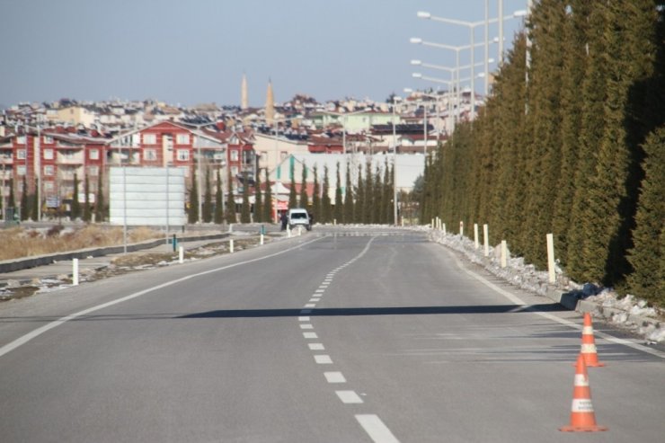 Uygulama yapan polisleri görüp geri geri giden araçlara ceza