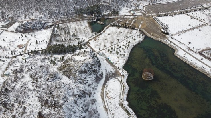 Toroslar’daki Kuğulu Park’ta kısıtlama sessizliği