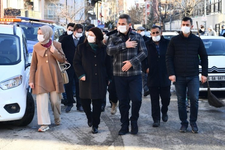 Mamak Belediyesi’nden iki mahallede köşe bucak temizlik