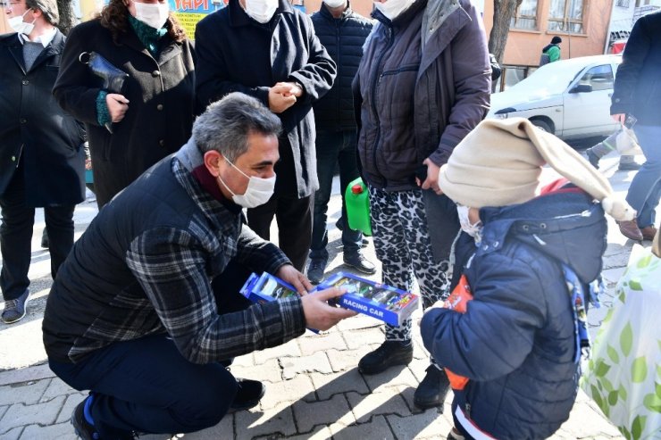 Mamak Belediyesi’nden iki mahallede köşe bucak temizlik