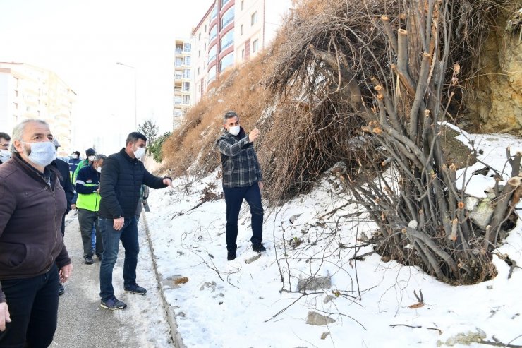 Mamak Belediyesi’nden iki mahallede köşe bucak temizlik