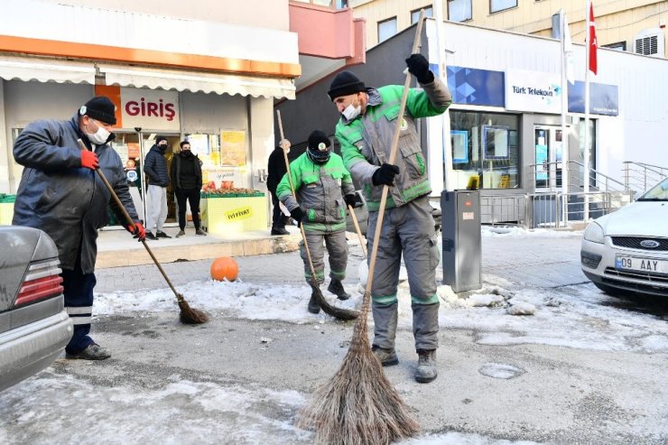 Mamak Belediyesi’nden iki mahallede köşe bucak temizlik