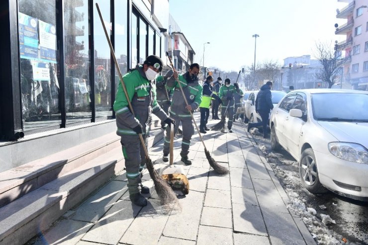 Mamak Belediyesi’nden iki mahallede köşe bucak temizlik