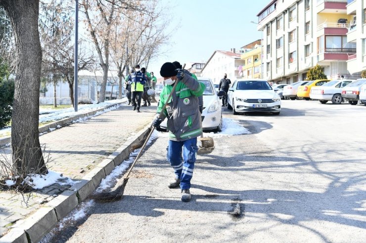 Mamak Belediyesi’nden iki mahallede köşe bucak temizlik