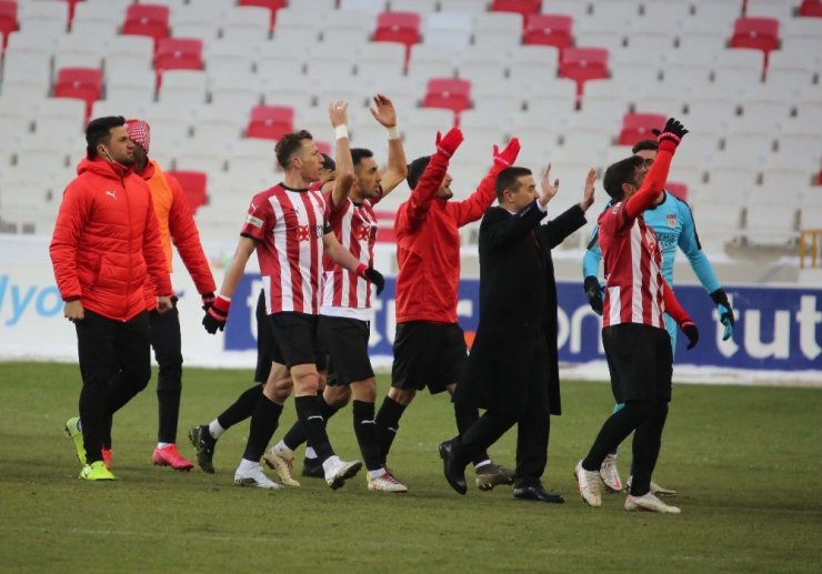 Sivasspor’u yönetim ayakta alkışladı!