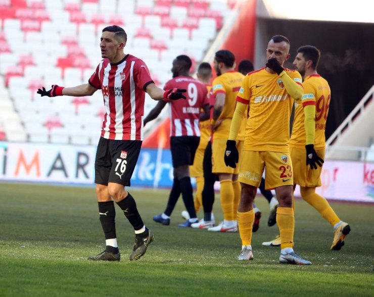 Süper Lig: DG Sivasspor: 1 - Kayserispor: 0 (İlk yarı)