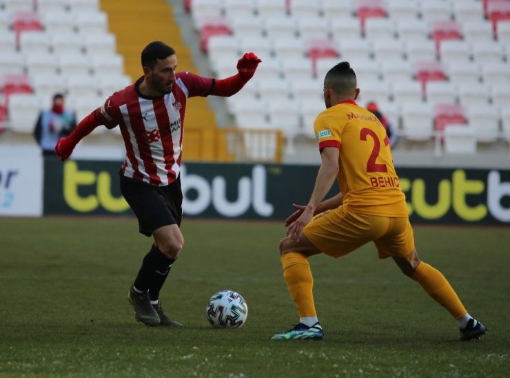 Süper Lig: DG Sivasspor: 1 - Kayserispor: 0 (İlk yarı)