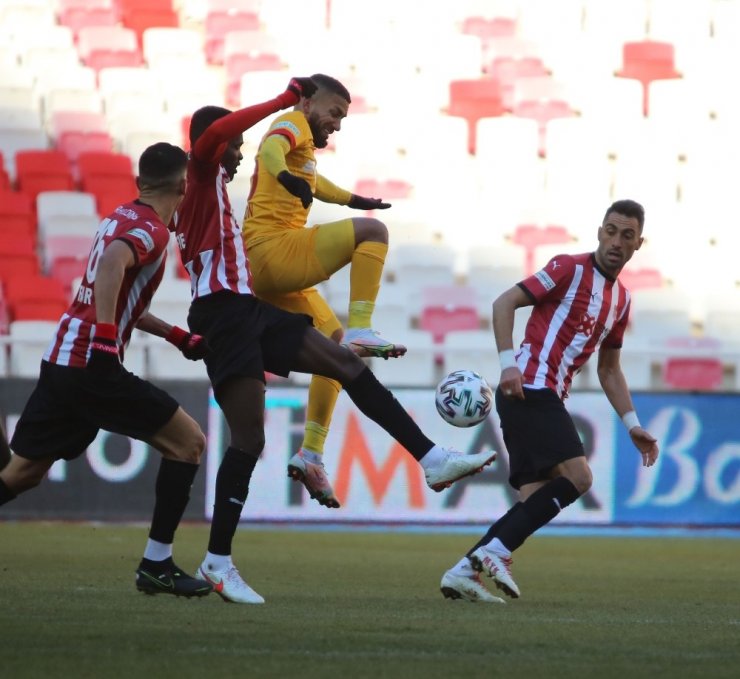 Süper Lig: DG Sivasspor: 1 - Kayserispor: 0 (İlk yarı)