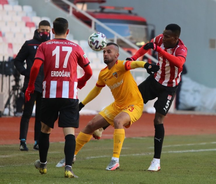 Süper Lig: DG Sivasspor: 1 - Kayserispor: 0 (İlk yarı)