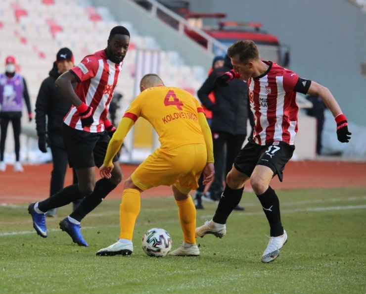 Süper Lig: DG Sivasspor: 1 - Kayserispor: 0 (İlk yarı)