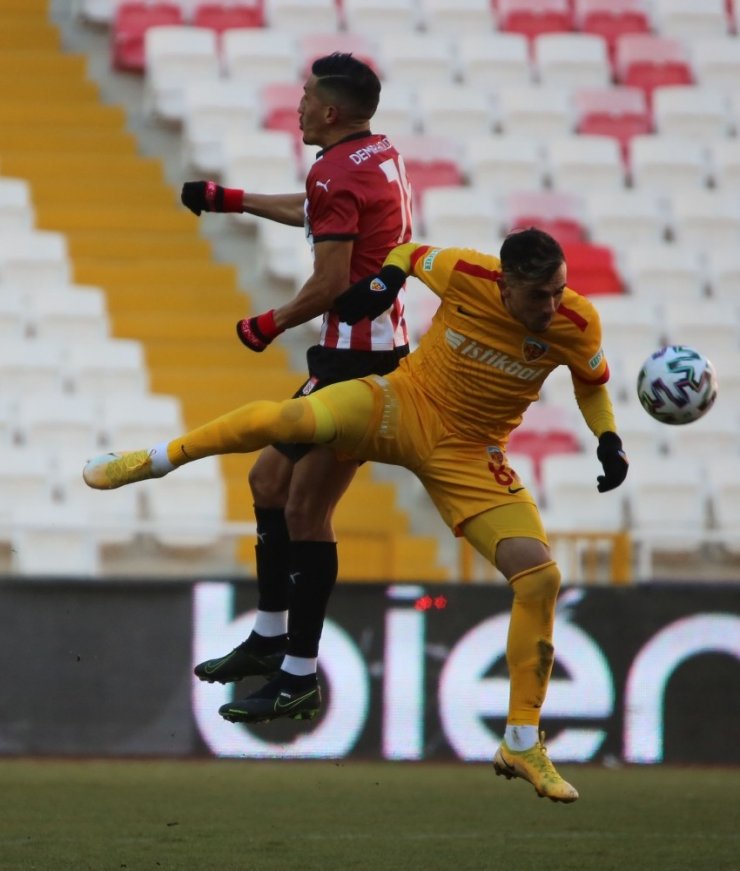 Süper Lig: DG Sivasspor: 1 - Kayserispor: 0 (İlk yarı)