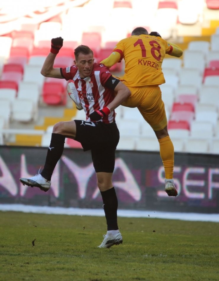 Süper Lig: DG Sivasspor: 1 - Kayserispor: 0 (İlk yarı)