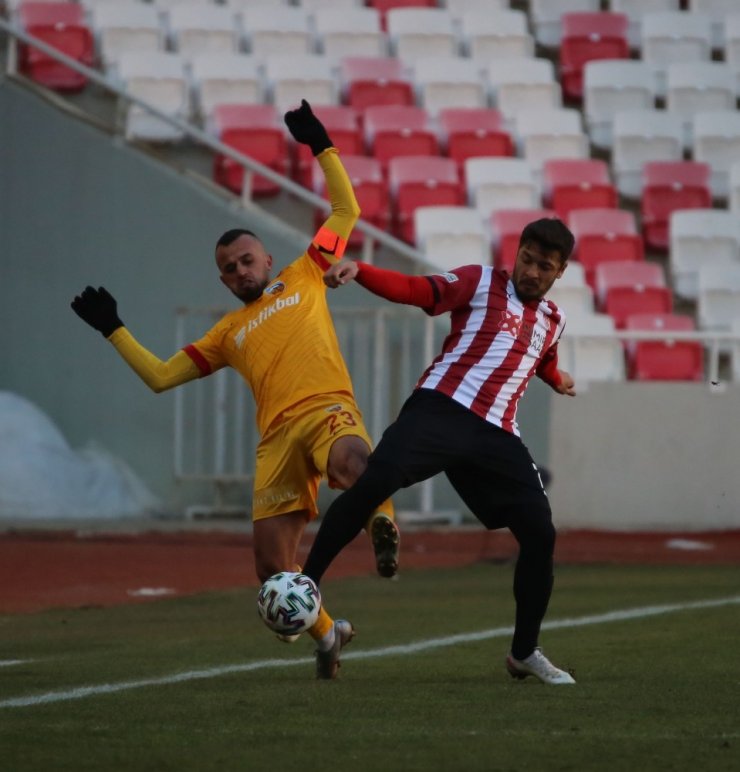 Süper Lig: DG Sivasspor: 1 - Kayserispor: 0 (İlk yarı)