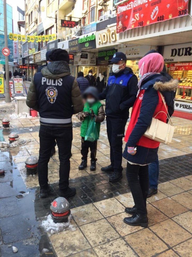 Kayseri zabıtasından dilenen çocuklara denetim