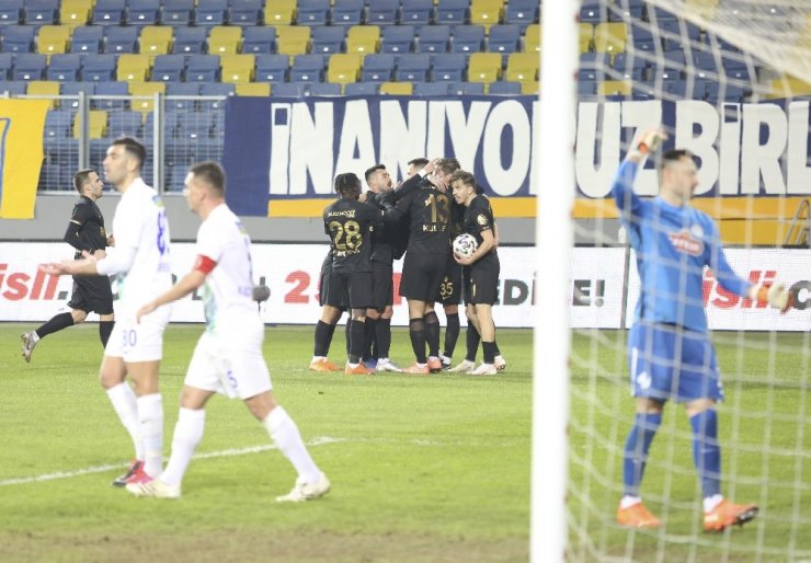 Süper Lig: MKE Ankaragücü: 1 Çaykur Rizespor: 1 (İlk Yarı)