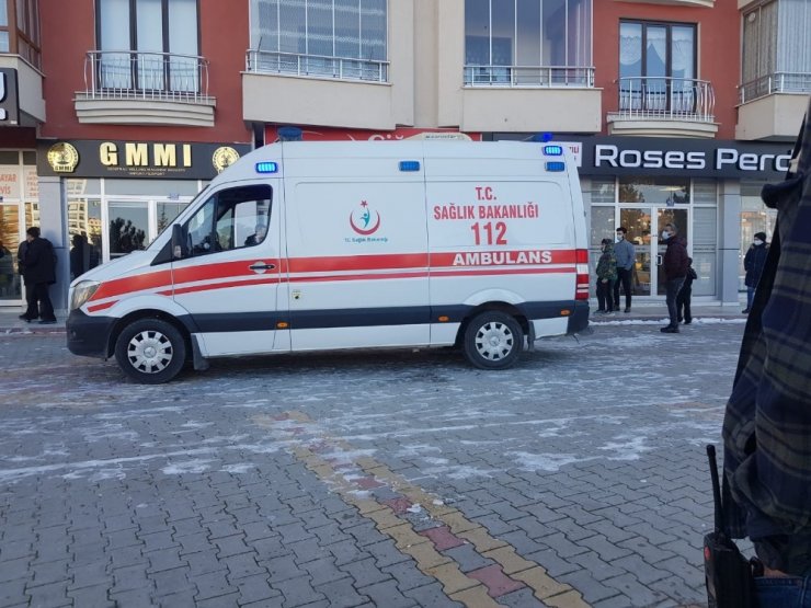 Bulduğu tüfeği göstermek isterken yanlışlıkla birini vurdu