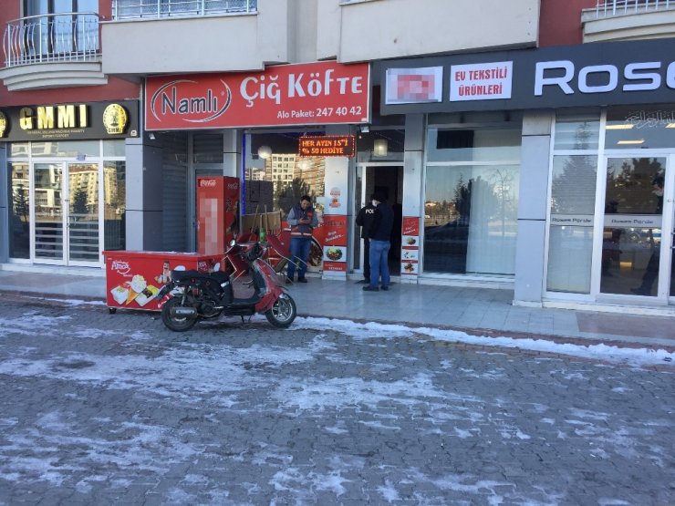 Bulduğu tüfeği göstermek isterken yanlışlıkla birini vurdu