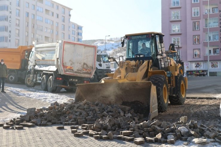 Gazi Caddesindeki altyapı çalışmaların startını Başkan Savran verdi