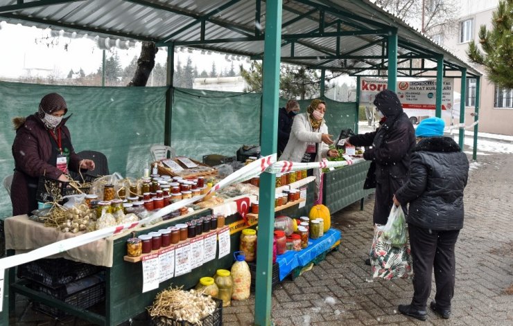 Kadın eli ile üretilen doğal ürünler yoğun ilgi görüyor