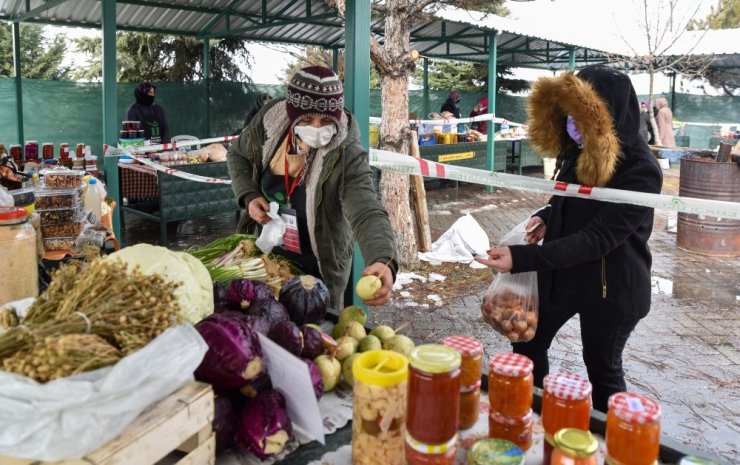 Kadın eli ile üretilen doğal ürünler yoğun ilgi görüyor