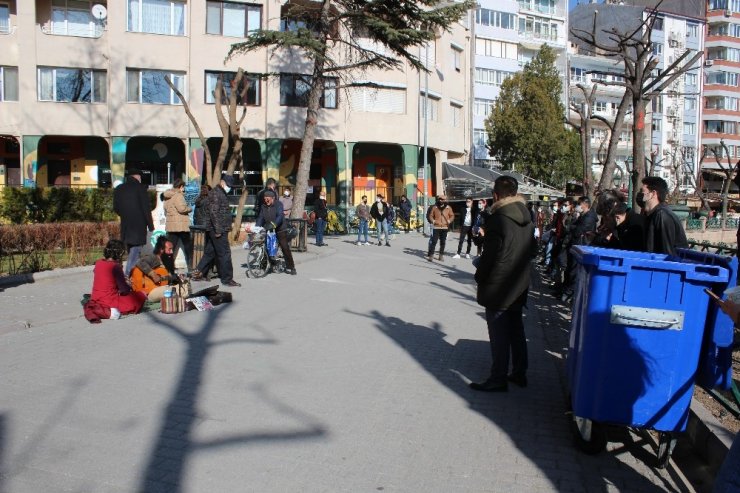 Sokak müzisyeni Eskişehirlilere pandemiyi unutturdu