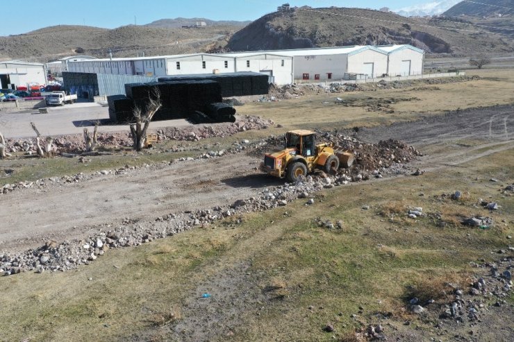 Hacılar’da yol çalışmaları sürüyor