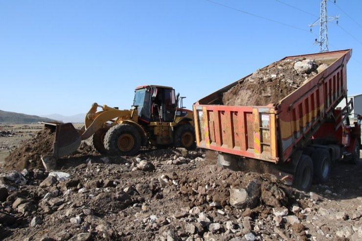 Hacılar’da yol çalışmaları sürüyor