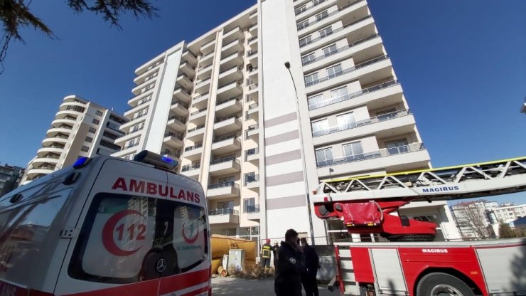 Konya’da 7. kattan atlamak isteyen kişi polis ikna etti