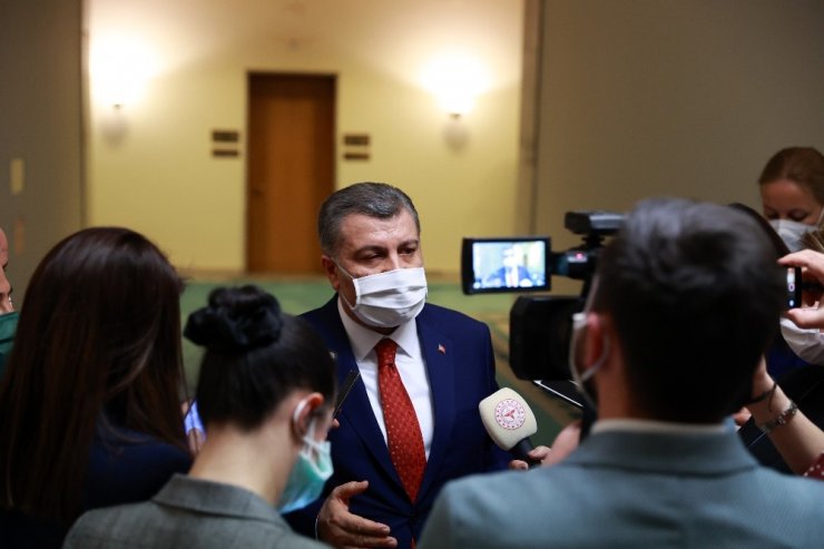 Sağlık Bakanı Koca: “Cenazede mesafenin ortadan kalkabileceğini öngörmem gerekiyordu”