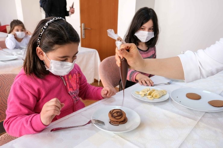 Altındağ’ın minik aşçıları yeni döneme kendi pastalarını yaparak girdiler