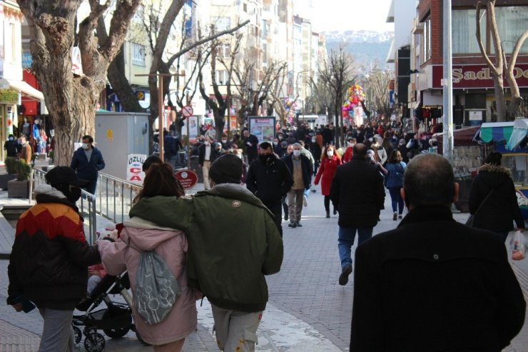 Eskişehir’de caddelerinde endişe veren yoğunluk