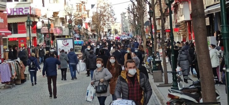 Eskişehir’de caddelerinde endişe veren yoğunluk